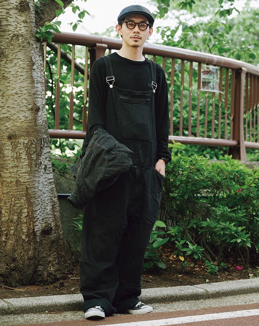 人気継続の黒コーデ。マンネリ回避の巧みな着こなしをスナップで。グラデーション、オールブラックetc. - 6枚目の画像