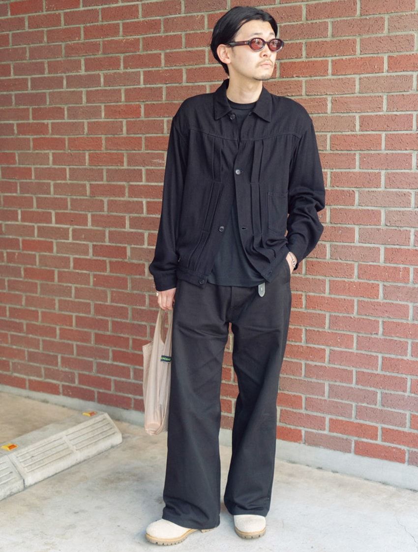 シャツ＝コモリ　Tシャツ＝ワイルド ライフ テーラー　パンツ＝タイガタカハシ