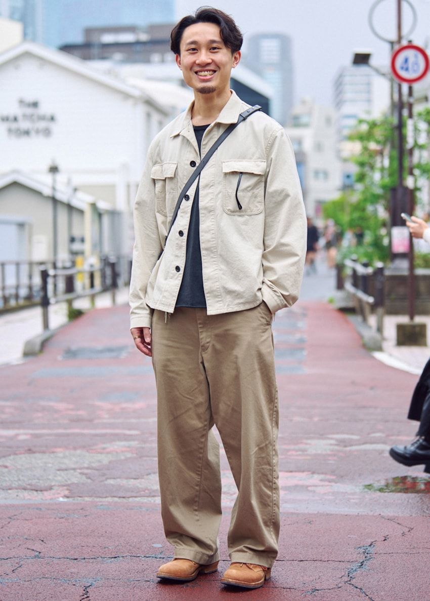 シャツ＝ジェネラル シングス　パンツ＝ユニクロ　ブーツ＝ビズビム