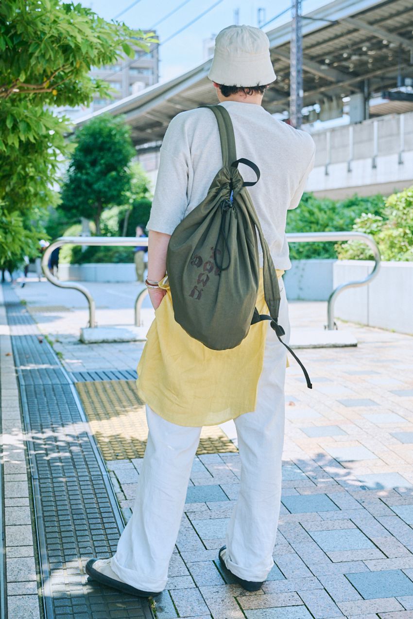 夏は“ホワイトコーデ”に夢中！30代、40代、50代の着こなし好例をスナップで - 5枚目の画像