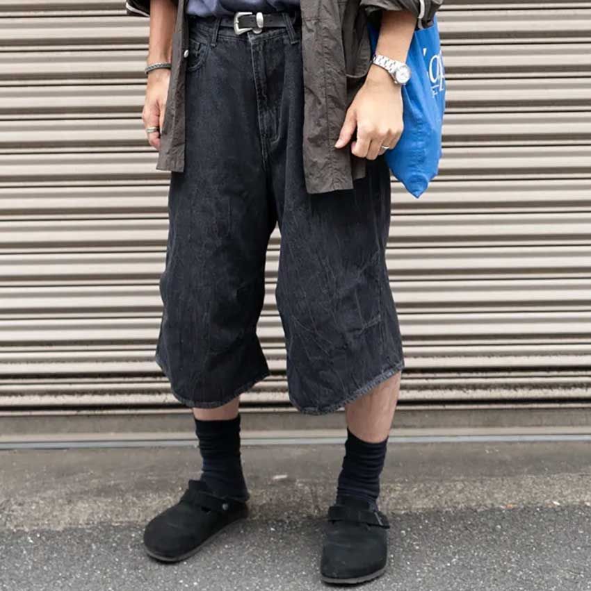 単調なワンツーコーデに陥りがちな夏。“個性派デニム“でマンネリを回避した3人の男たち - 1枚目の画像