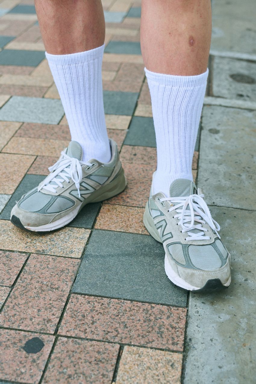「黒ショーツ×ニューバランス」の好相性を街の大人たちが証明！ローテクスニーカーにはない魅力 - 7枚目の画像