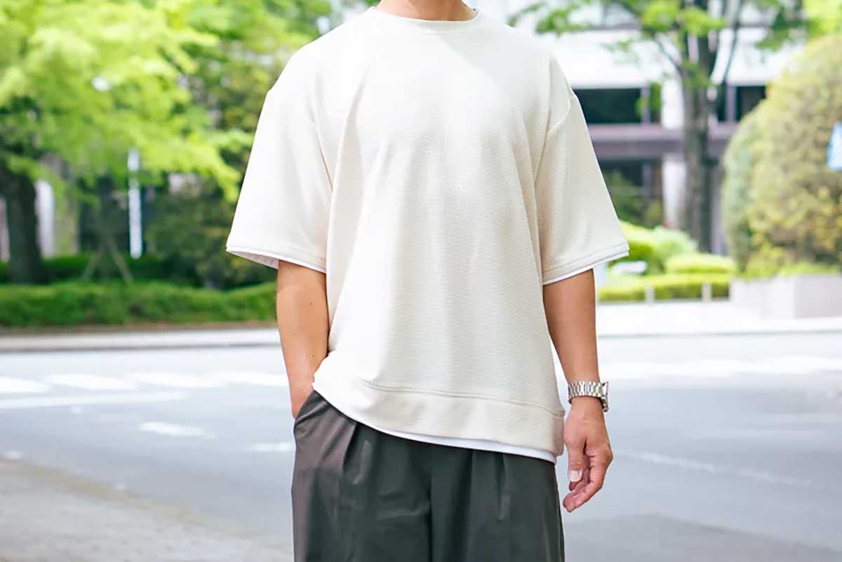 モノトーンコーデ“がこなれた街角の3人！シンプルなTシャツなら
