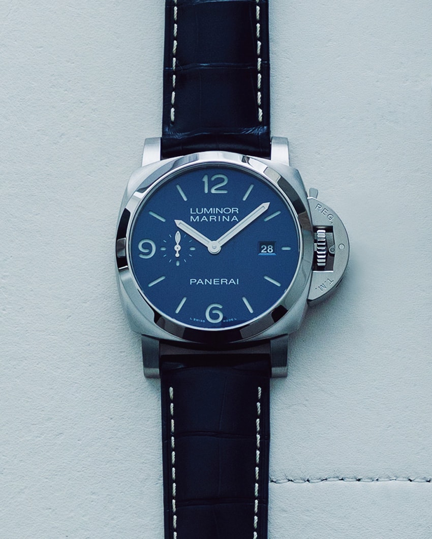 サイズ、素材、色etc. シンプルな夏服には“由緒ある個性”時計で