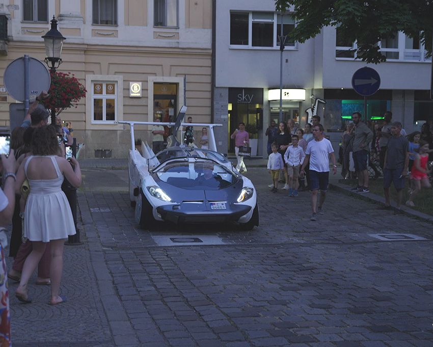 ホントに“空飛ぶ車”は1億円超えで来年発売！大阪万博で話題の「エアカー」は街も空も自由自在 - 1枚目の画像