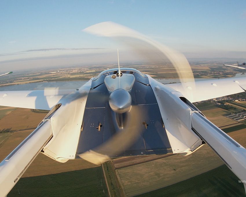 プロトタイプ1は高度2500ｍを190km/hで飛行した。