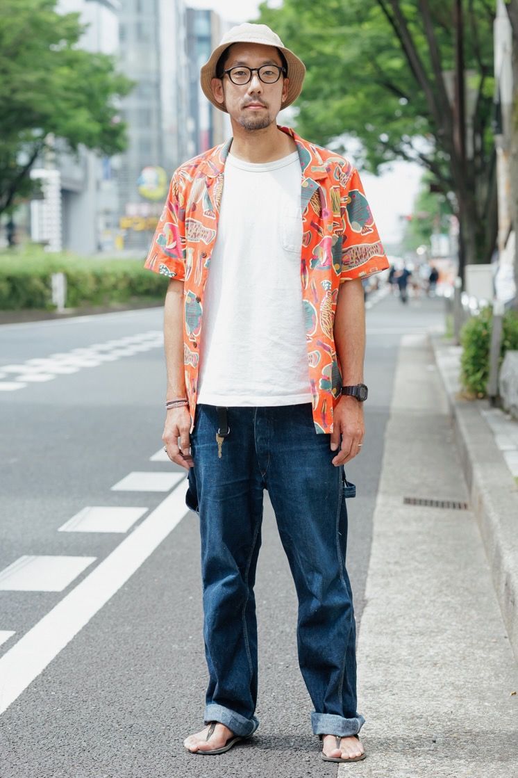 シャツ、帽子=ともにパタゴニア Tシャツ=チャンピオン パンツ=ウェアハウス シューズ=ルナサンダル 眼鏡=ジンズ 腕時計=カシオ