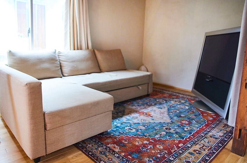 階の玄関の左側にあった元和室はリビングスペースに。