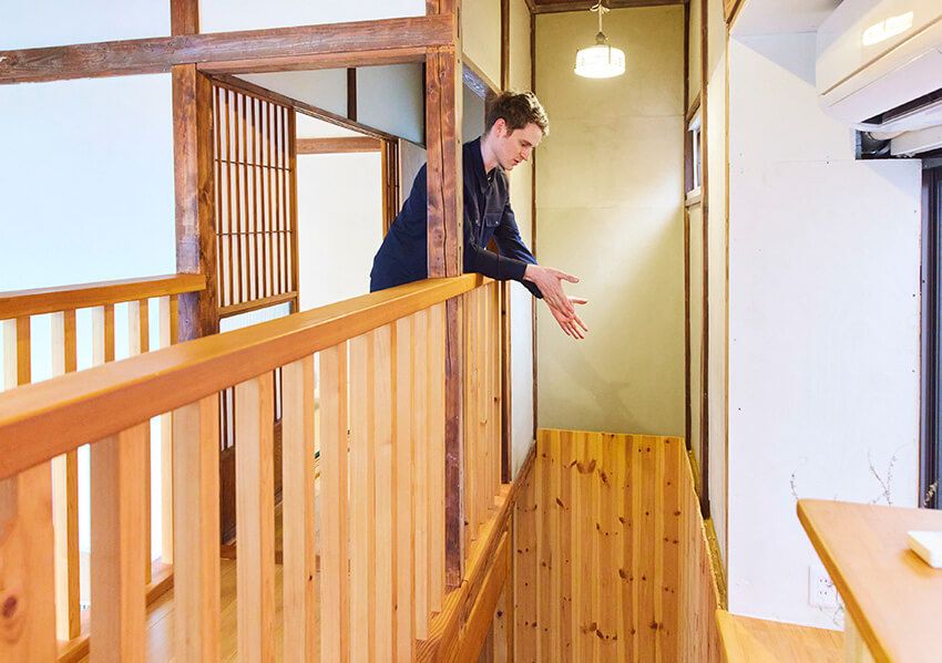 アントンさんの示す位置に以前の階段の足場があった。