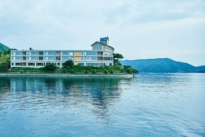 Entô／住所：島根県隠岐郡海士町福井1375−1、電話：08514−2−1000、料金：スイートルーム12万6600円・デラックスルーム5万4000円（2名1室朝食付き、税サ込み）～（撮影：Kentauros Yasunaga）