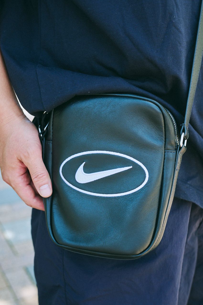 【30〜50代】スニーカー、バッグetc. 「シュプリーム×ナイキ」それぞれの取り入れ方をスナップで - 6枚目の画像