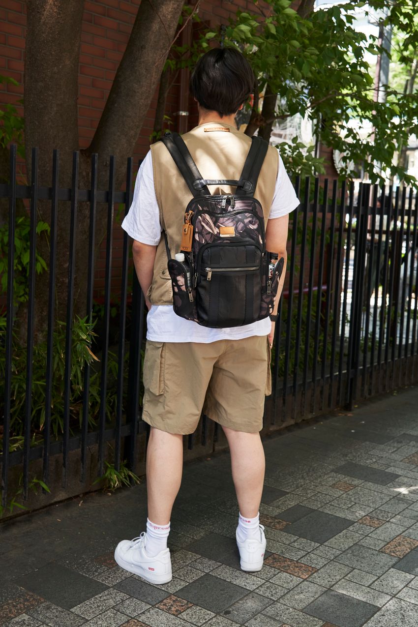 【30〜50代】スニーカー、バッグetc. 「シュプリーム×ナイキ」それぞれの取り入れ方をスナップで - 3枚目の画像