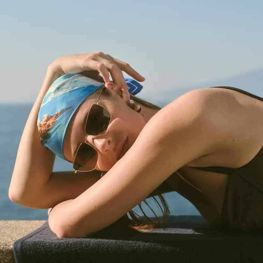 スカーフ 6万500円／ジョルジオ アルマーニ 03-6274-7070