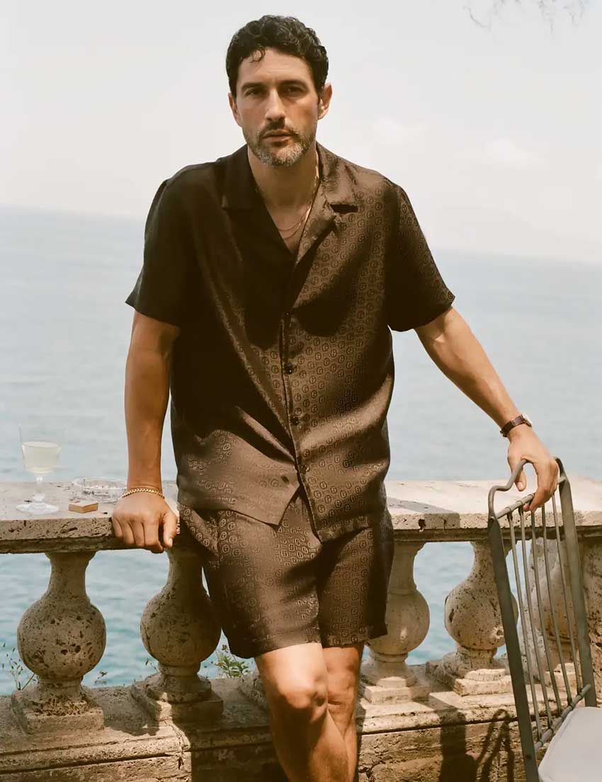 ジャケット 56万1000円、シャツ 20万9000円、パンツ 26万4000円／ジョルジオ アルマーニ 03-6274-7070