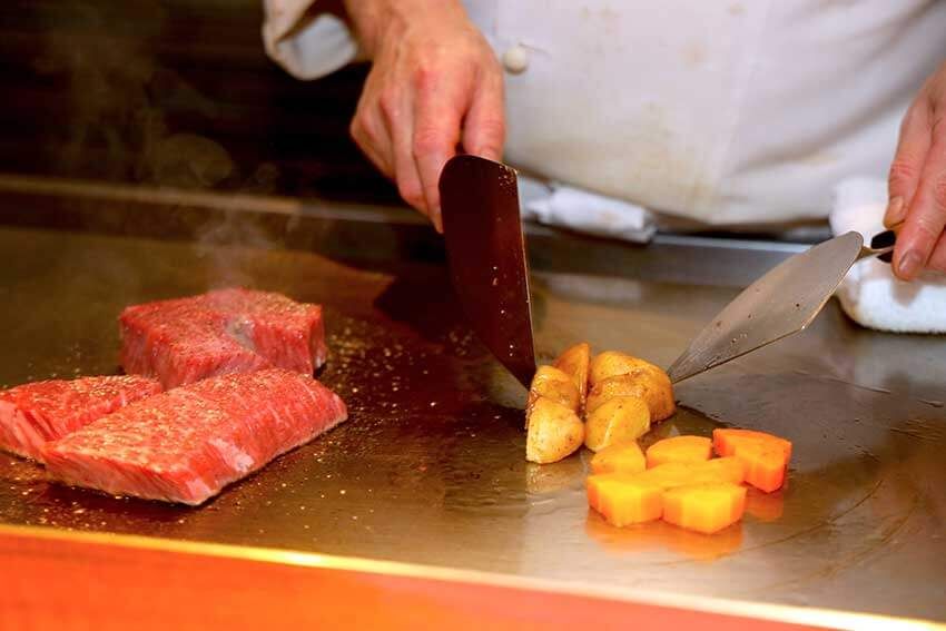 鉄板焼き “黒毛和牛ステーキ”が6578円で食べ放題！こだわり人気店が始めた超コスパの新サービス - 9枚目の画像