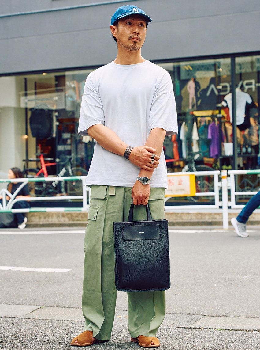 パンツ、Tシャツ＝オーラリー