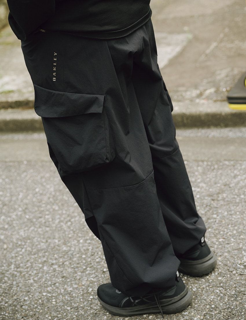 ツマラナイを回避する“カーゴパンツ”コーデ集。王道のカーキに、シックなブラックも！ - 5枚目の画像