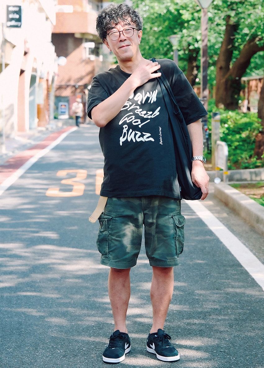 ショーツ＝GU　Tシャツ＝バンクス ジャーナル　スニーカー＝ナイキ