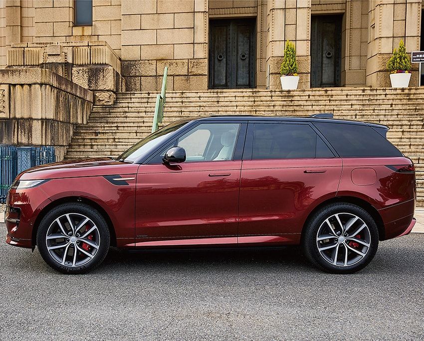 1736万円〜／ランドローバー（ランドローバーコール　0120-18-5568）