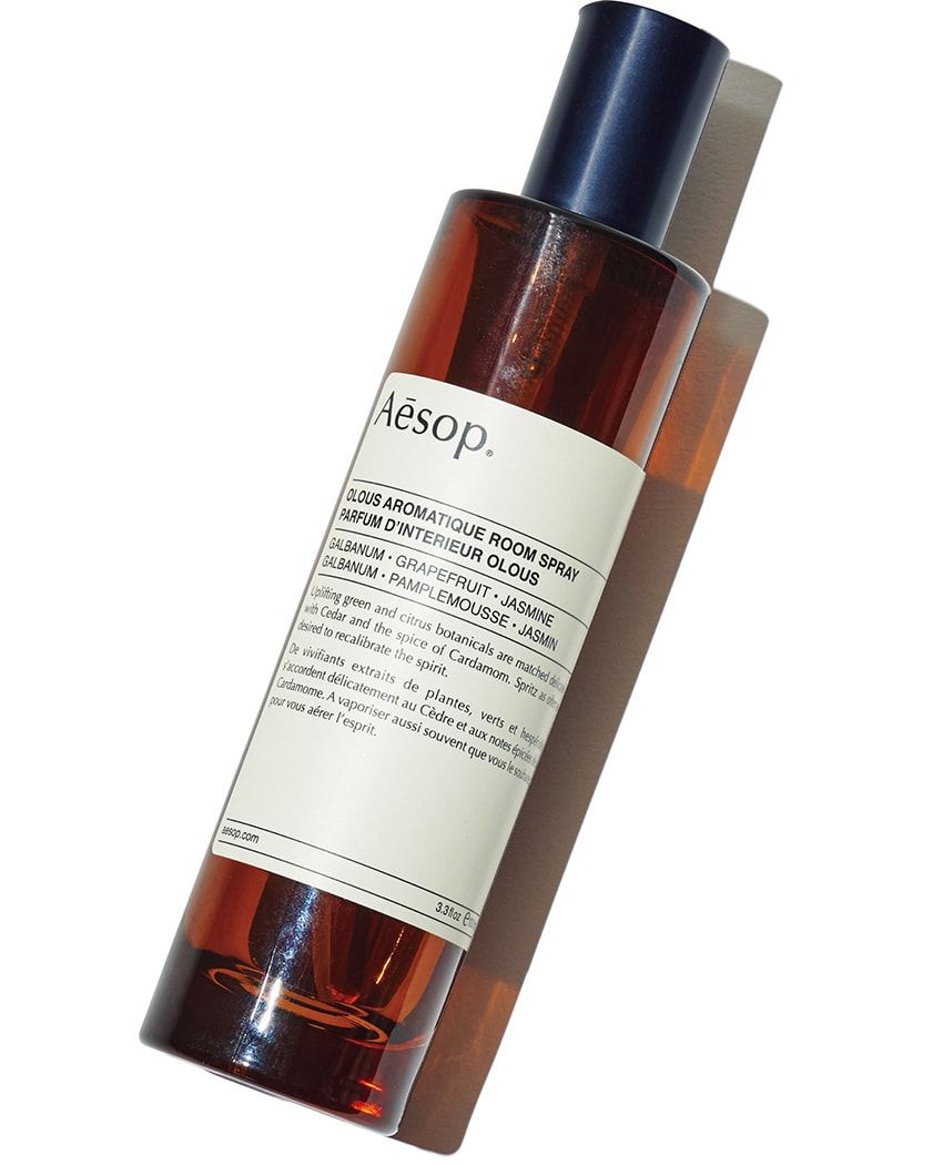 「イソップ」のルームスプレー。インスタントに気分を変えたいときは、スモーキーなスプレーをひと吹き。