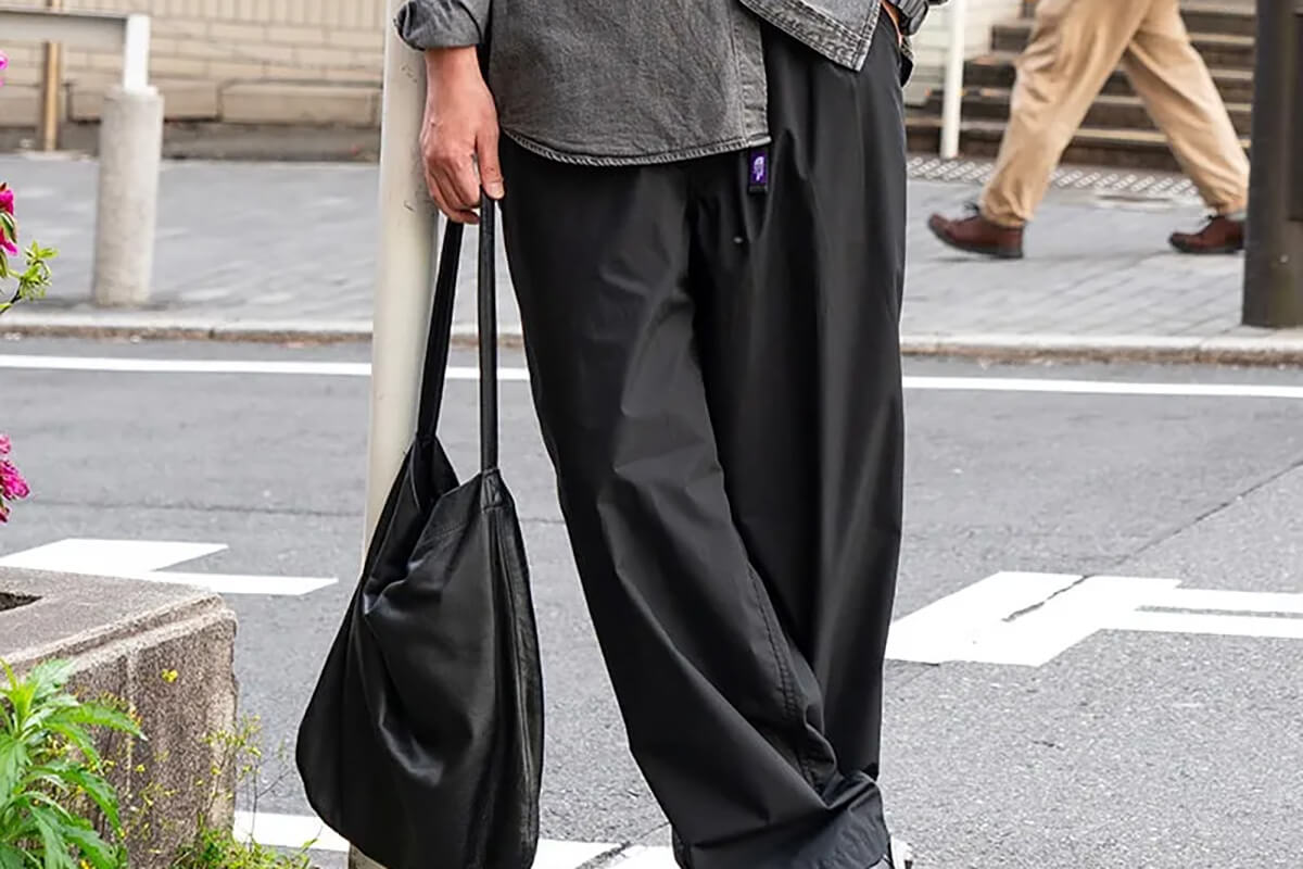 カジュアル　黒ブラック　パンツ 2001hs2023.jpg