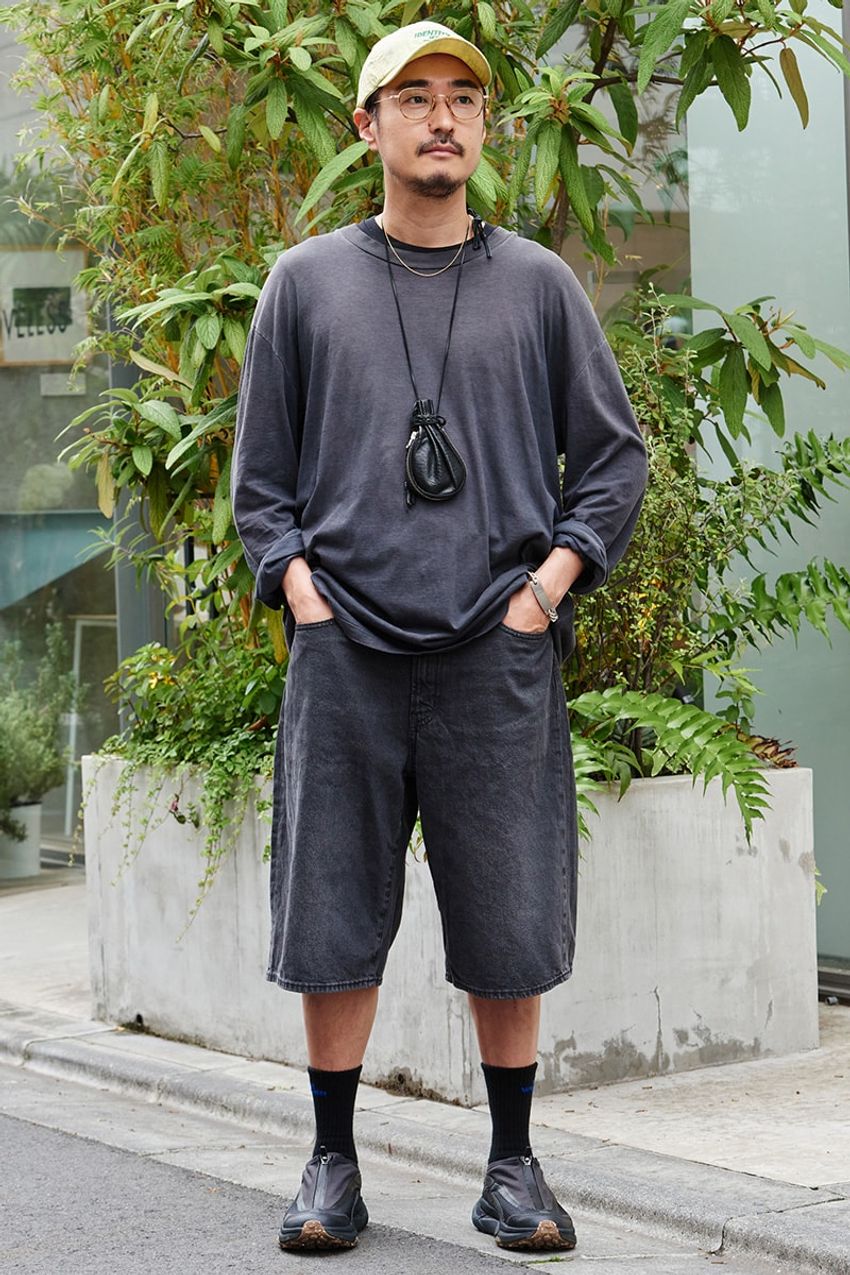 【ショーツの攻略法】子供っぽさは皆無。“膝下丈“をものにした洒落者たちをスナップで - 2枚目の画像