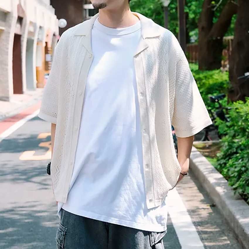 Tシャツ一枚だと少しモノ足りない？ “サマーレイヤード“をかなえる半袖シャツコーデ3選 - 1枚目の画像