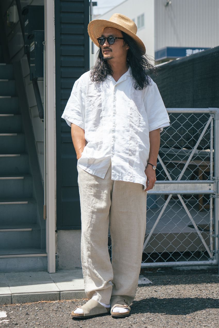 夏の街角では「ベージュのパンツ」が大人気！派手じゃない“夏色”を取り入れたカラーコーデ3選 - 6枚目の画像