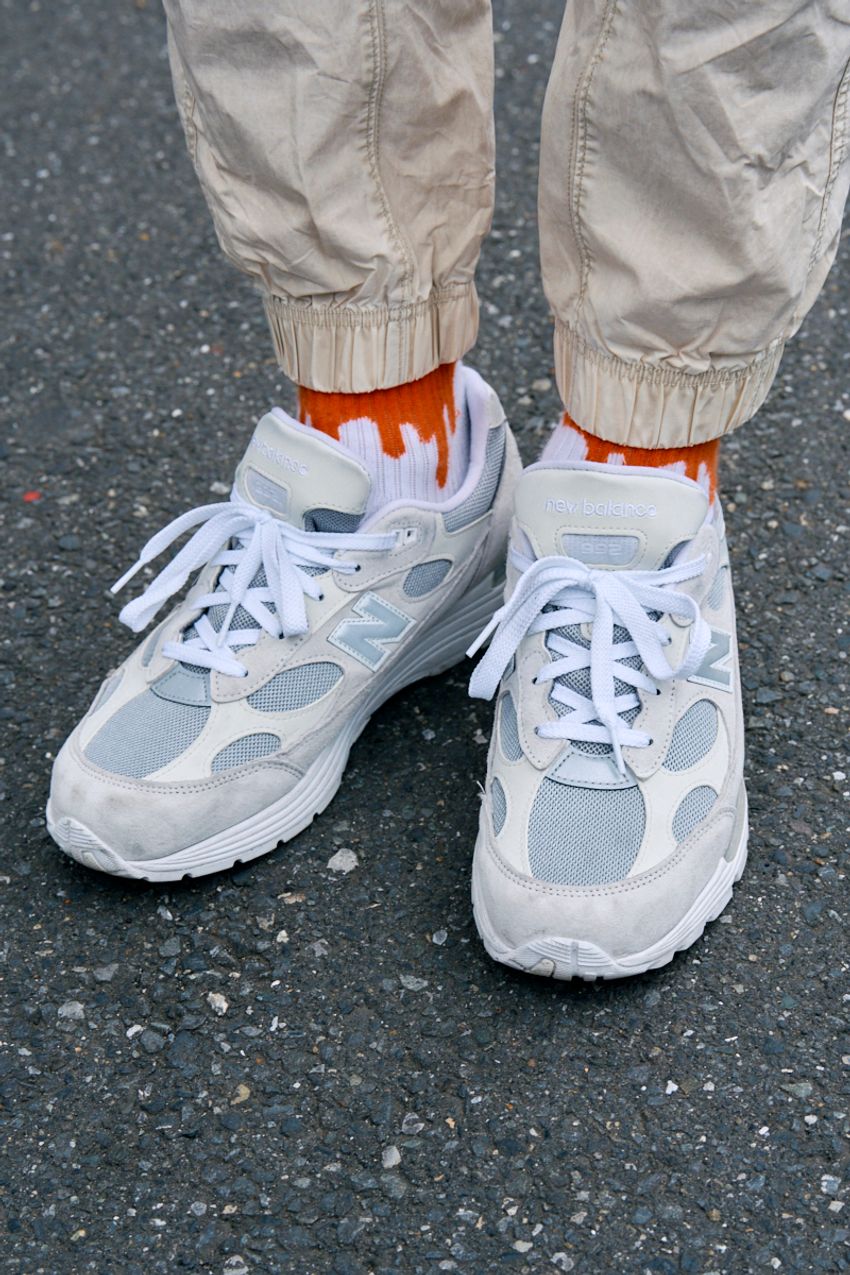 夏の街角では「ベージュのパンツ」が大人気！派手じゃない“夏色”を取り入れたカラーコーデ3選 - 5枚目の画像