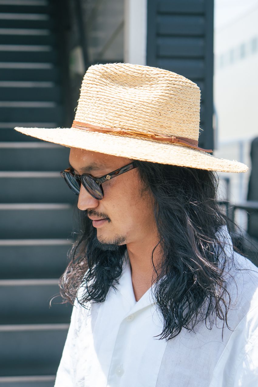 夏の街角では「ベージュのパンツ」が大人気！派手じゃない“夏色”を取り入れたカラーコーデ3選 - 8枚目の画像