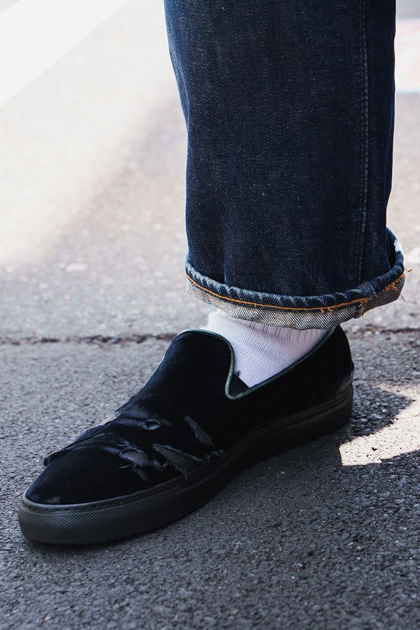 街角でトレンド調査！今季の「リーバイス」のブルーデニム、最旬スナップ3選 - 5枚目の画像