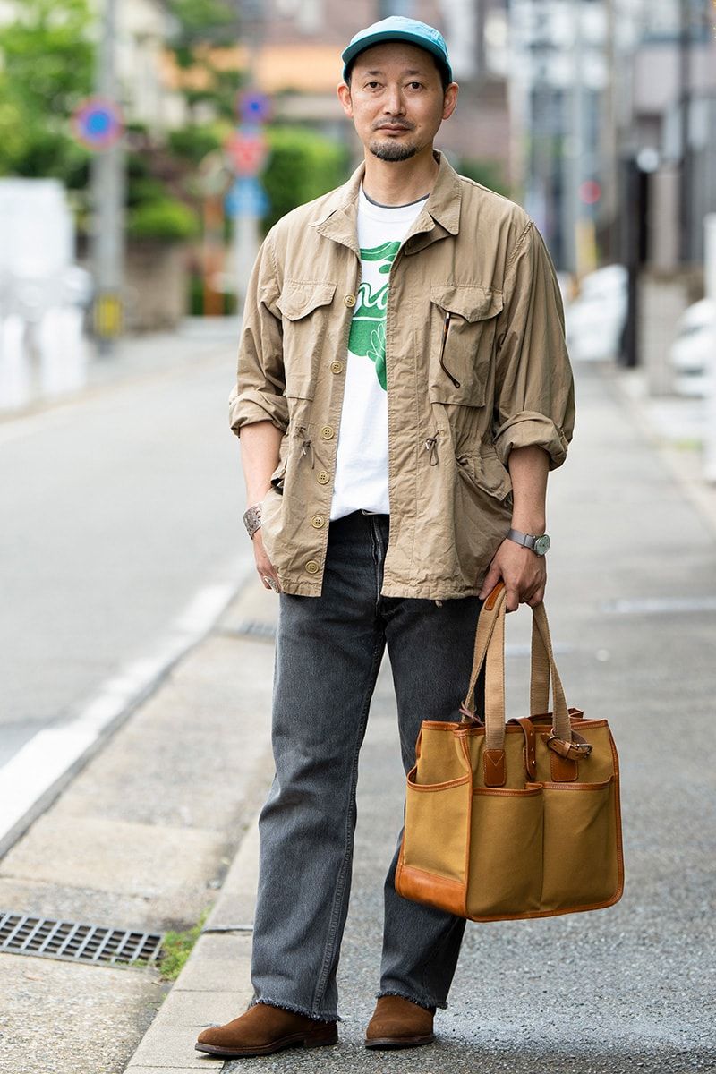 ジャケット＝ザコロナユーティリティー　Tシャツ＝古着　デニム＝リーバイス　ブーツ＝クロケット&ジョーンズ　帽子＝ナウン　腕時計＝シチズン　バッグ＝べオーマ