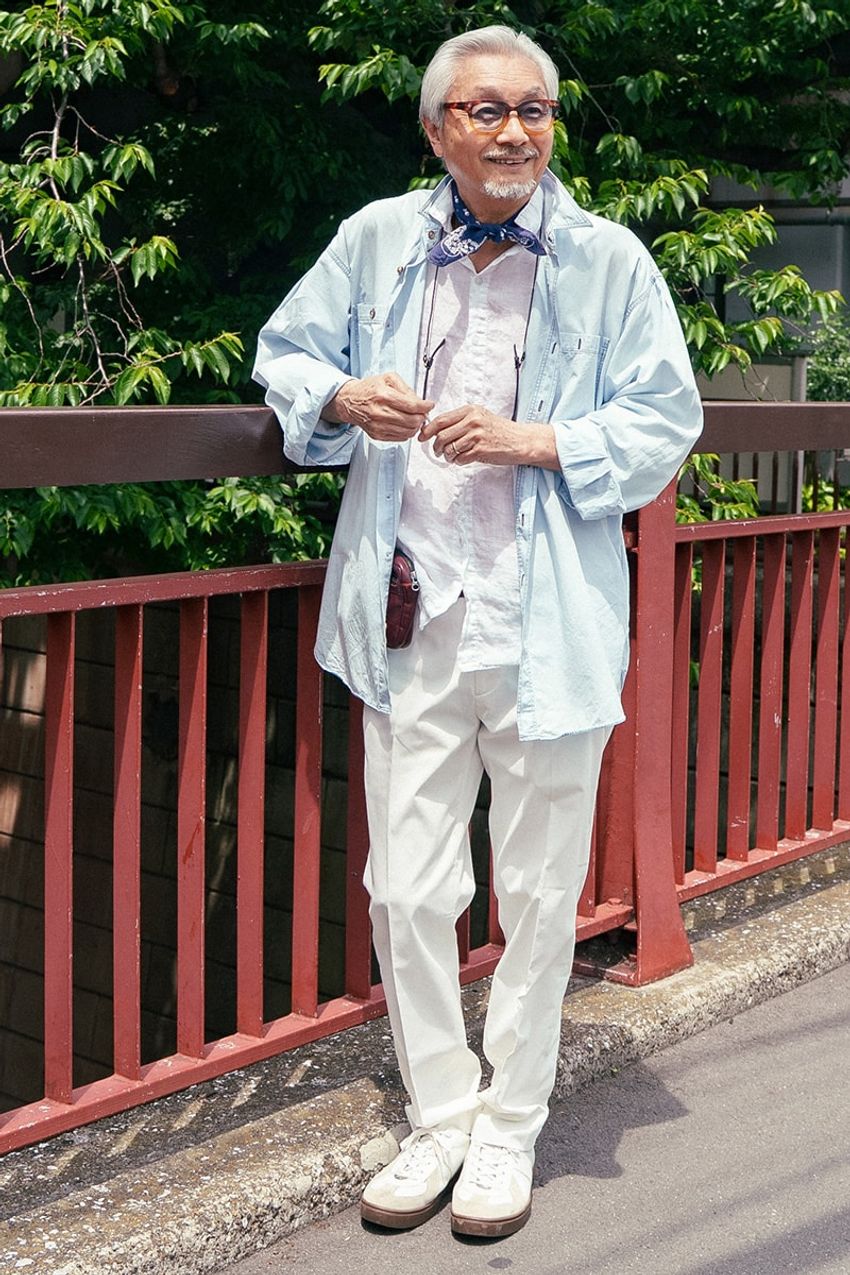 ファッションを極めた76歳の先輩も発見！好相性「白パンツ×青シャツ」の実践者たちに学ぶコーデ術 - 7枚目の画像