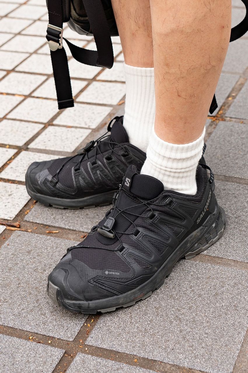 “ショーツ”で作り上げた「オールブラックコーデ」。単調見え＆子供見えしないコツをスナップで - 5枚目の画像