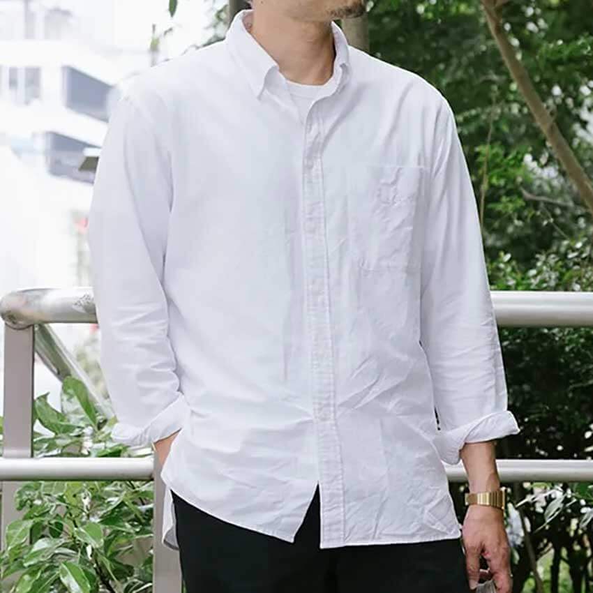 究極のシンプル”が抜群にカッコいい。「白シャツ×黒パンツ」を着こなし
