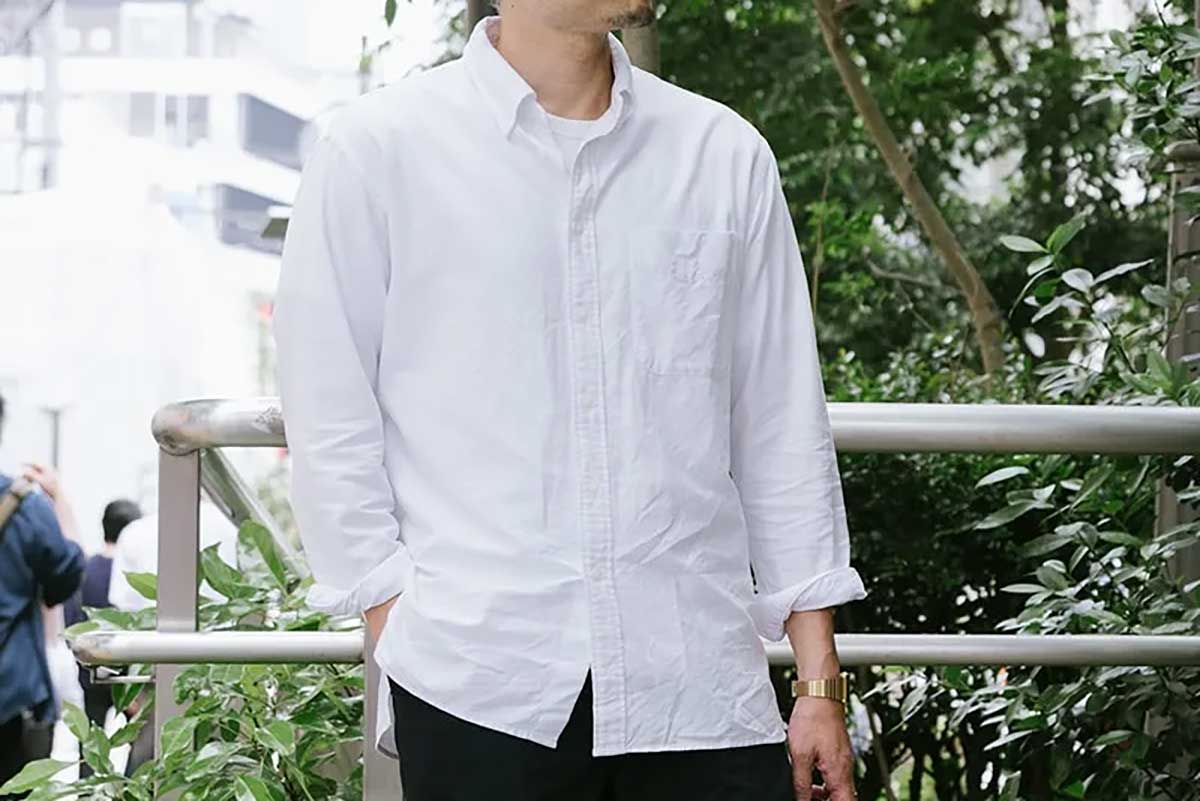 究極のシンプル”が抜群にカッコいい。「白シャツ×黒パンツ」を着こなし