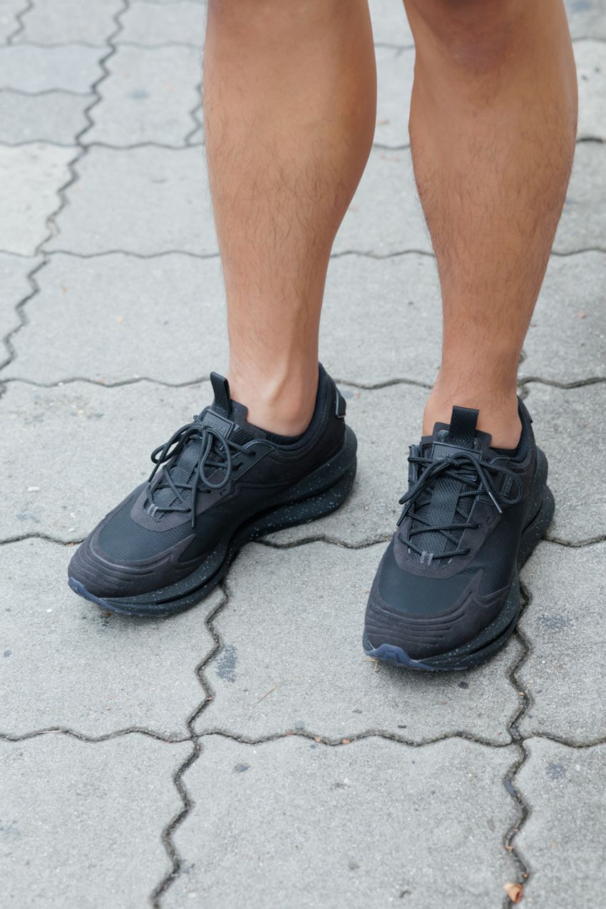 「半袖×ショーツ」がカッコよく見えるスナップ好例。ポイントは色使い、シルエット、小物選び - 7枚目の画像