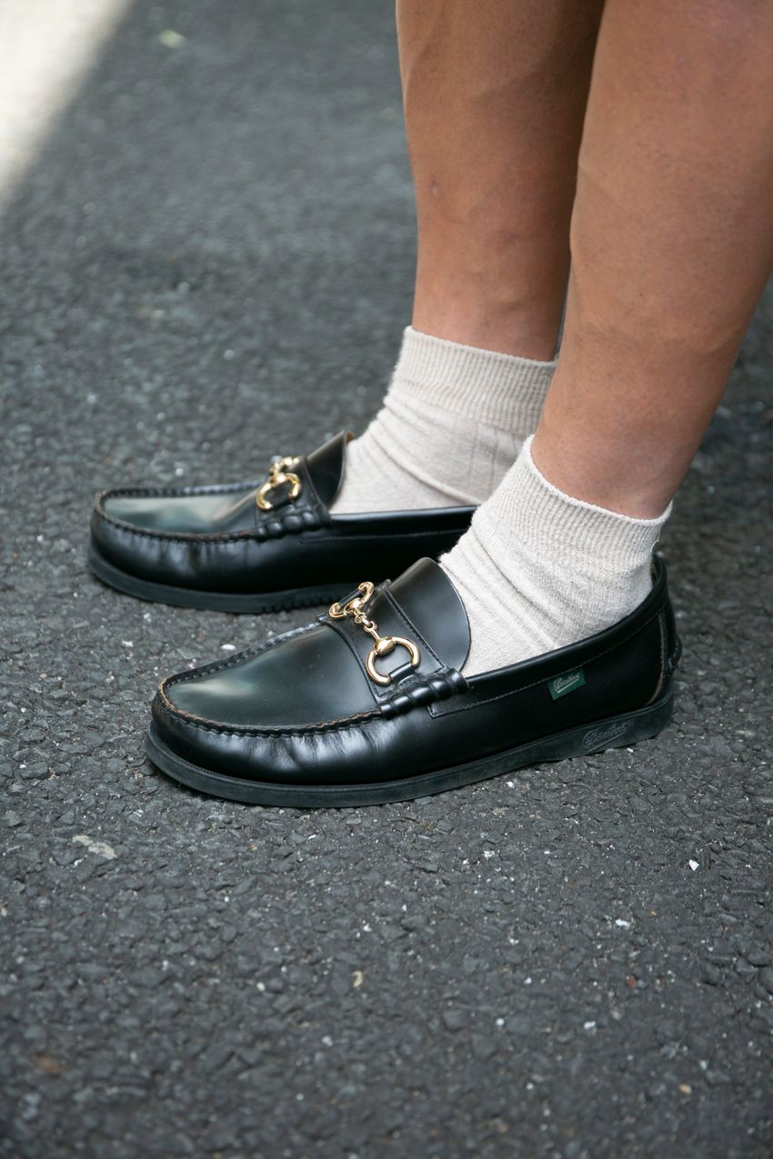 「半袖×ショーツ」がカッコよく見えるスナップ好例。ポイントは色使い、シルエット、小物選び - 10枚目の画像