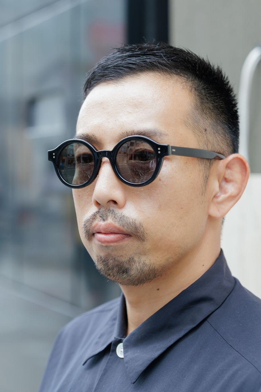 「半袖×ショーツ」がカッコよく見えるスナップ好例。ポイントは色使い、シルエット、小物選び - 6枚目の画像