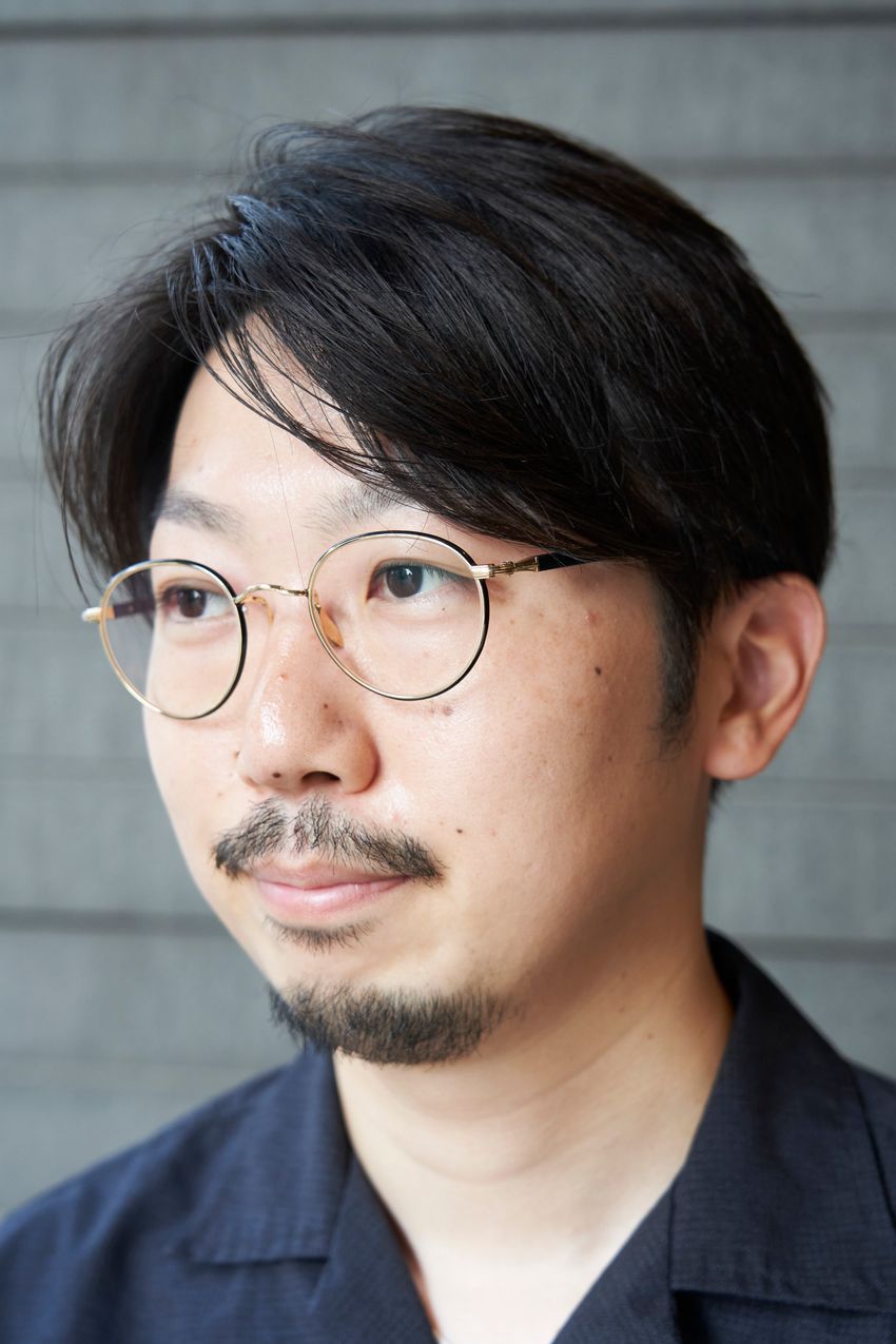 「半袖×ショーツ」がカッコよく見えるスナップ好例。ポイントは色使い、シルエット、小物選び - 3枚目の画像