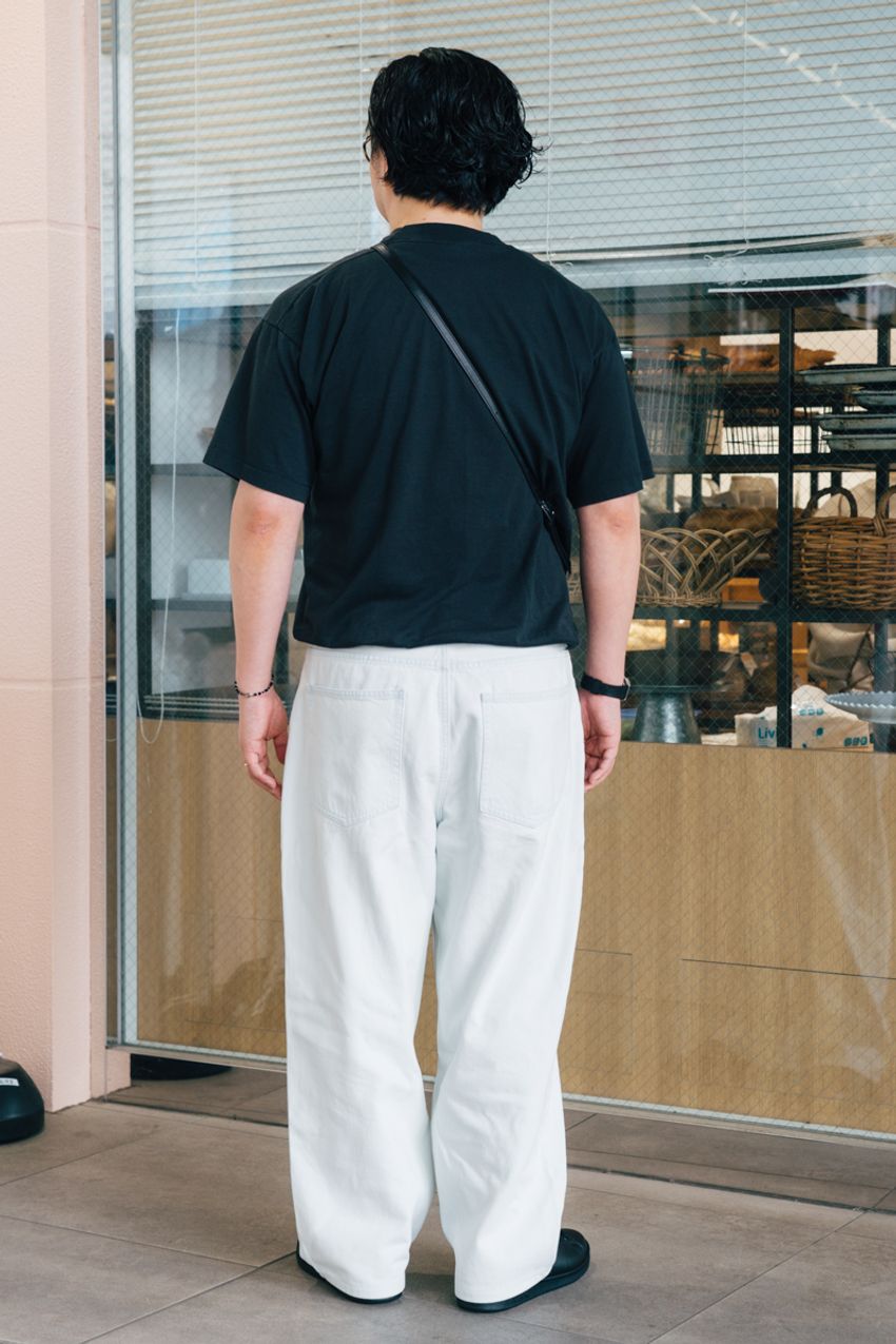 「ユニクロの白パンツが使える説」をスナップで検証！街で目を引いた着こなし好例3選とともに - 3枚目の画像