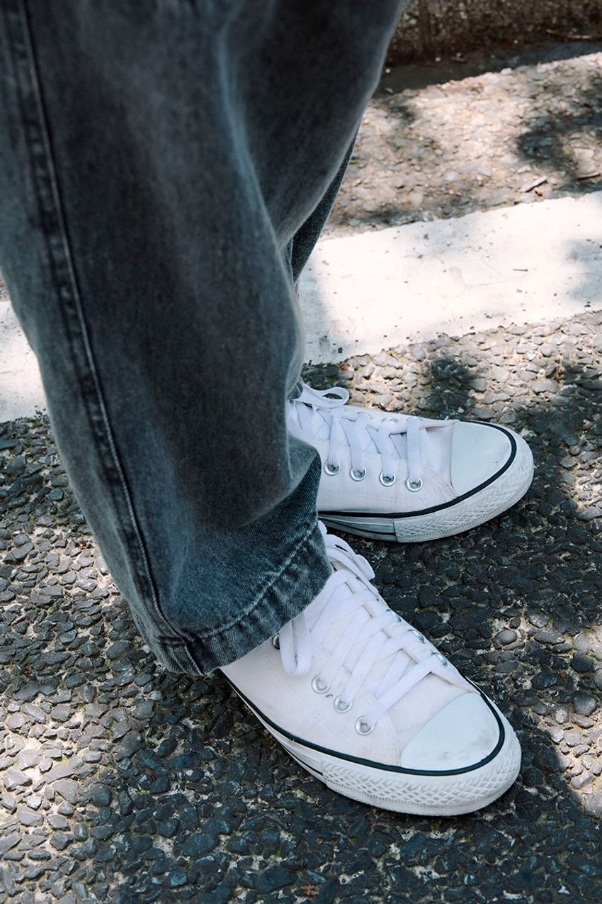 ナイキ、サロモン、コンバース。夏に映える“白スニーカー”、洒落者たちのコーデ術3選！ - 7枚目の画像