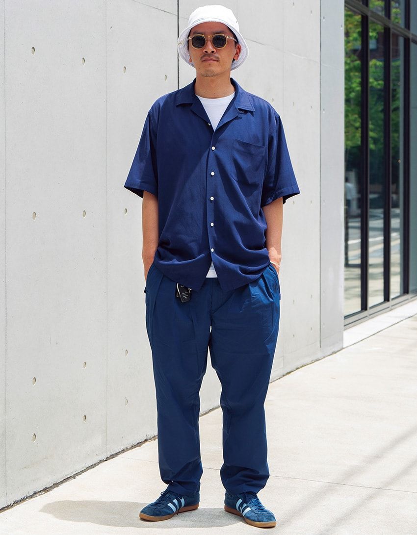 パパラッチ常連は“柄モノ”をこう着こなしていた！ オールホワイトに、青×黒コーデetc. - 1枚目の画像