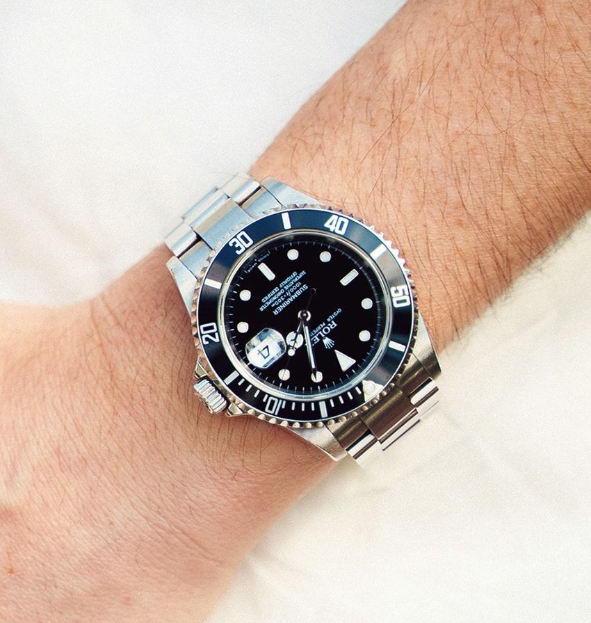 パパラッチ常連は“柄モノ”をこう着こなしていた！ オールホワイトに、青×黒コーデetc. - 11枚目の画像