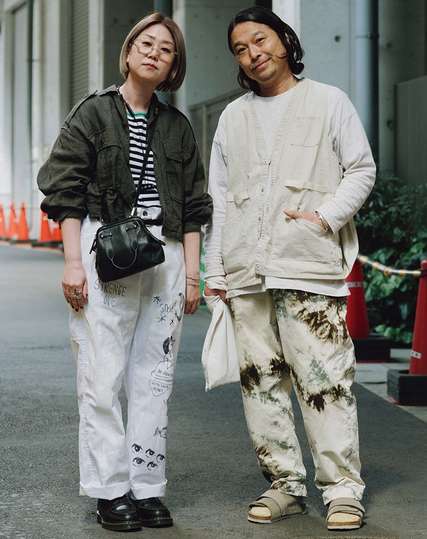 パパラッチ常連は“柄モノ”をこう着こなしていた！ オールホワイトに、青×黒コーデetc. - 8枚目の画像