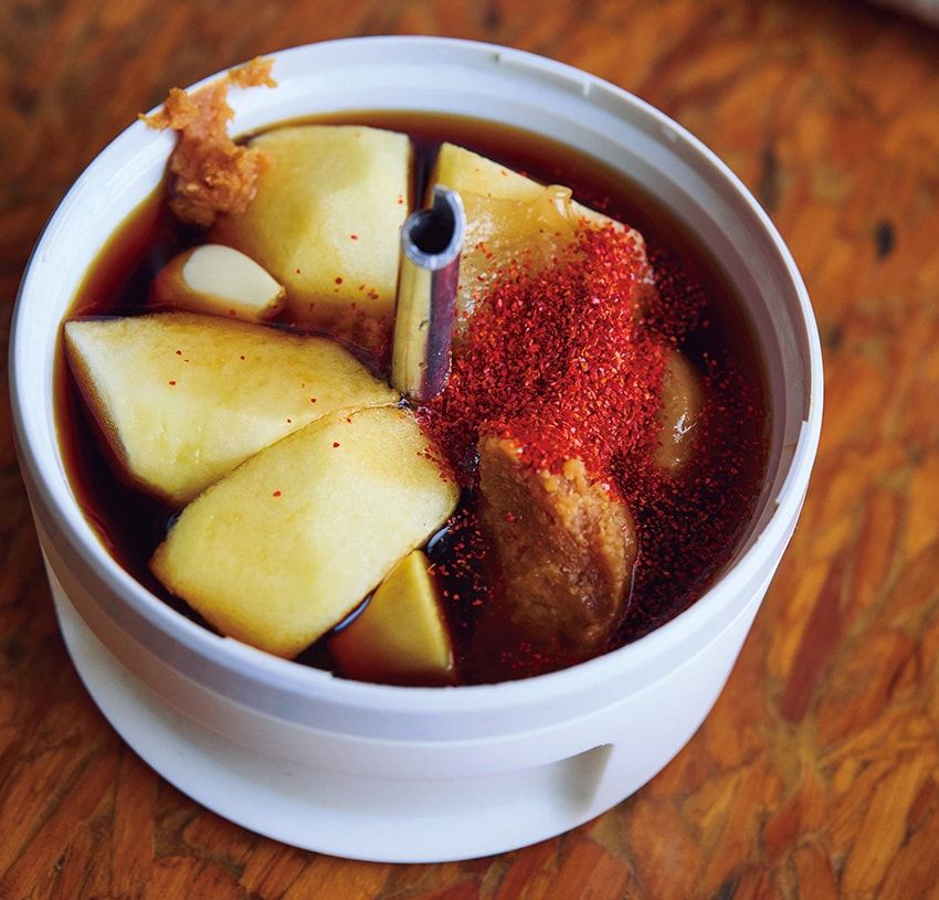 辛いもの好きは、一味唐辛子を多めに入れて。