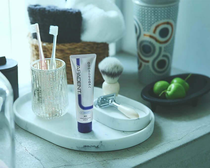 「アパデントトータルケア」(マイルドミントフレーバー)100g 2,068円、50g 1,210円(税込) 医薬部外品・薬用歯みがき 販売名:サンギαFT3/サンギ 0120-82-4101