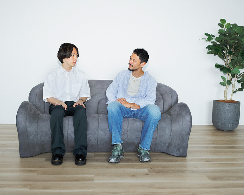 未体験の座り心地！「スタイル ソファ ダブルエル」に、人気ヨガ講師