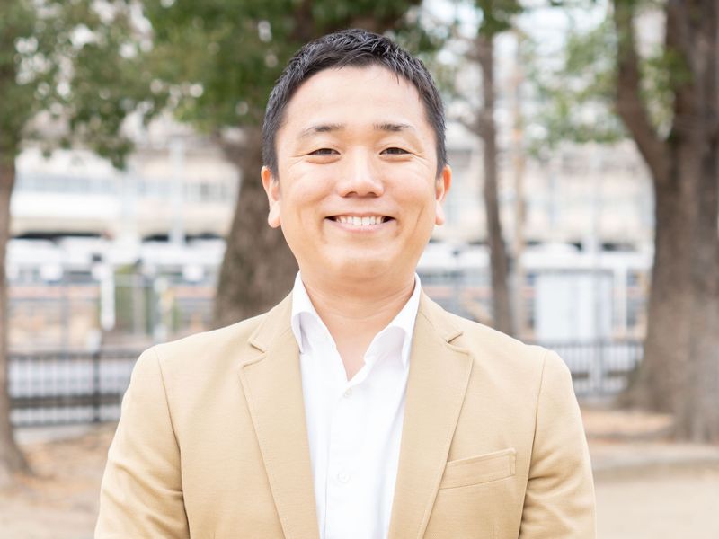 株式会社ユニティー 正田誉幸さん● 全国80店舗以上展開する発毛サロンの店舗インストラクター。ヘナ研究歴、使用歴ともに7年。発毛・育毛・頭皮ケアのプロ。染めている白髪は30～40本。