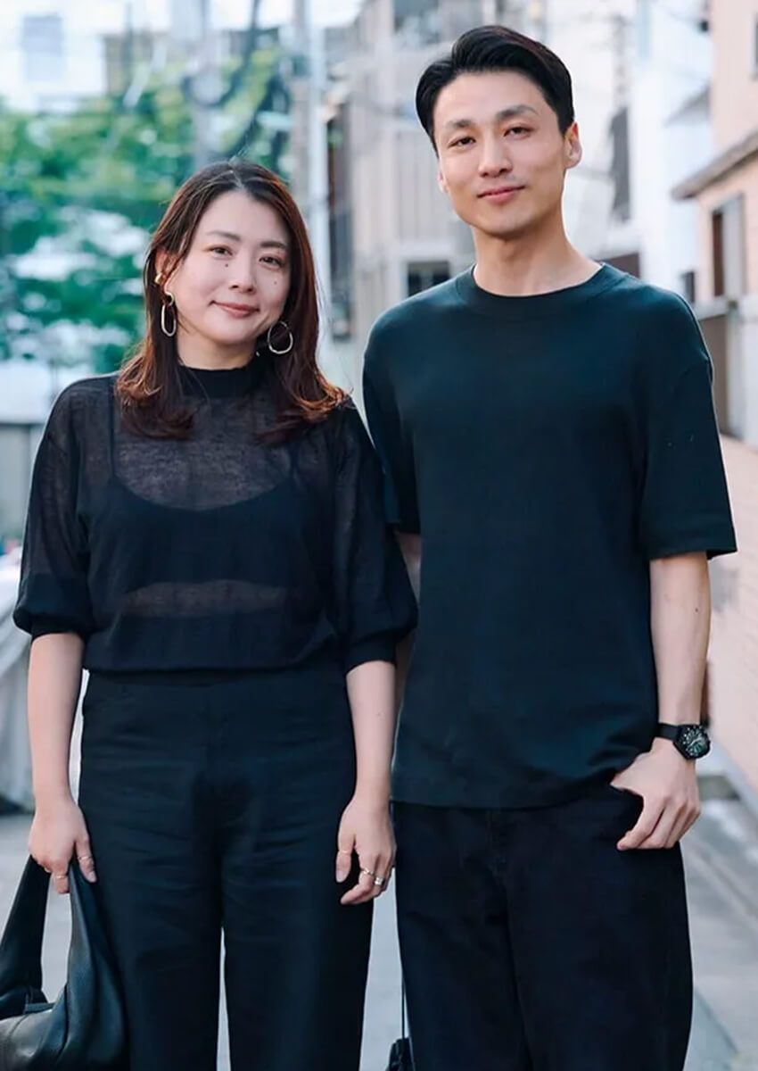 パートナーと楽しむ“オールブラック”。街中でなんだか目を引いた2人の共通項 - 1枚目の画像